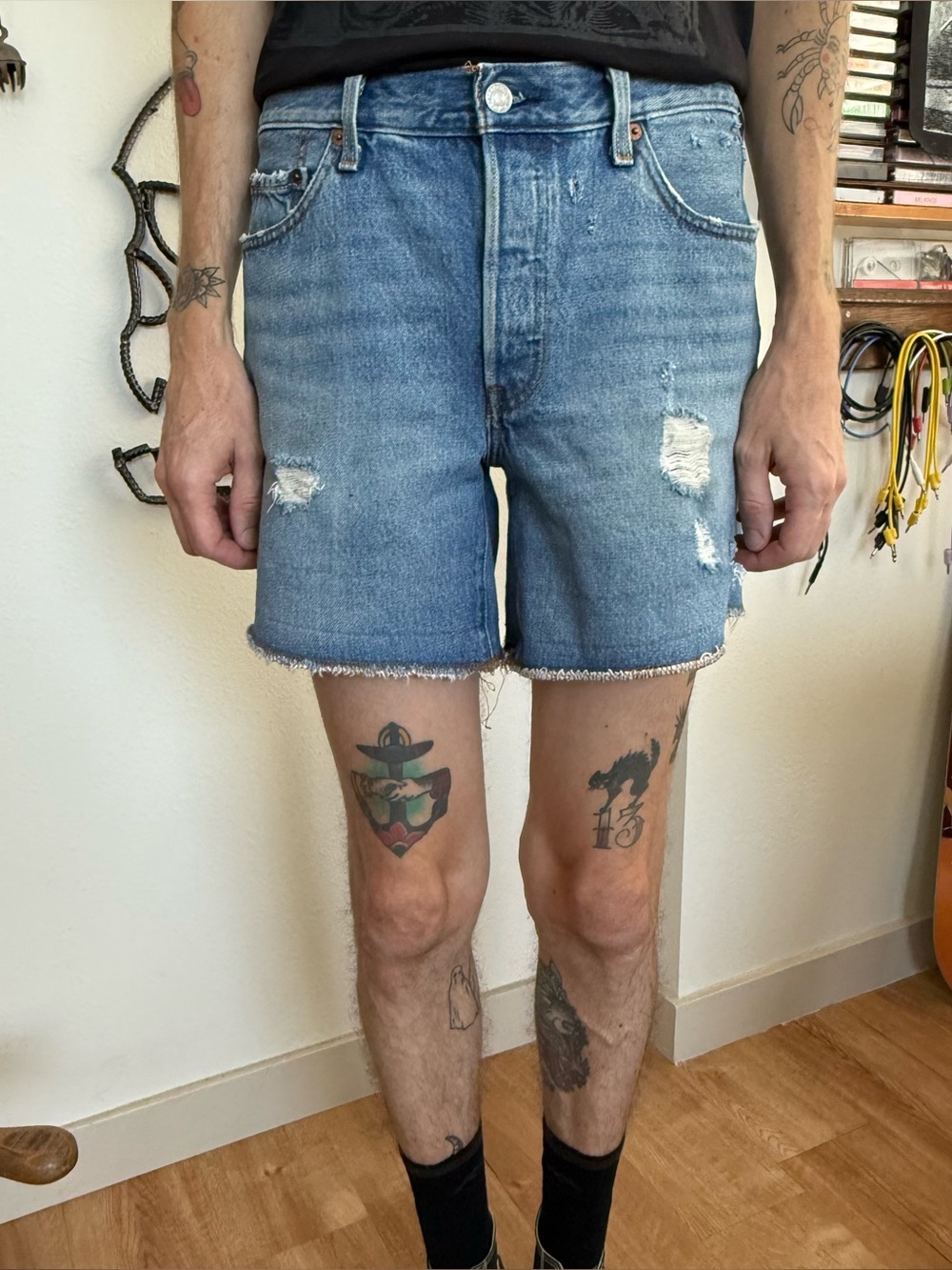 Levis 501 Distressed Cutoffs Denim Shorts ~ Size 31